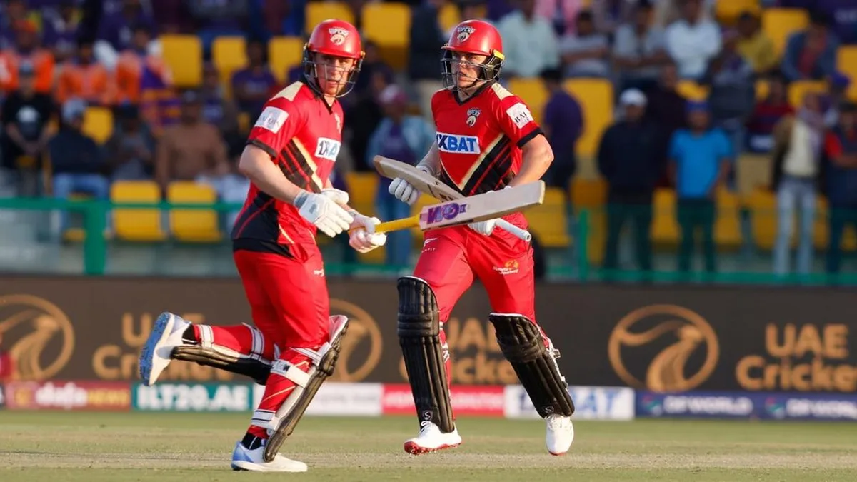 ILT20 Season 5 guide: Two Desert Vipers batters in red (XBAT kit) run between the wickets during ILT20 2025