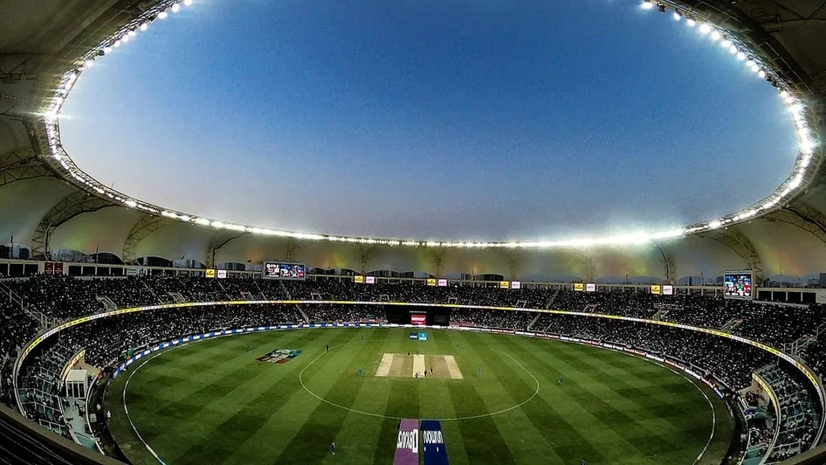 ILT20 Season 5 guide: Night panorama of Dubai International Stadium with the floodlight ring glowing over a packed crowd