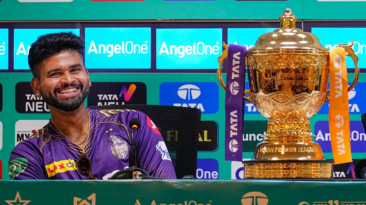 Shreyas Iyer biography: Shreyas Iyer with the IPL trophy